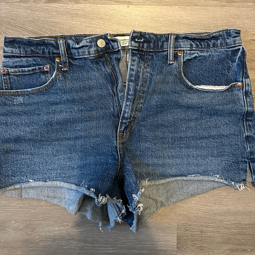 Abercrombie, mom fit short ! Like new
